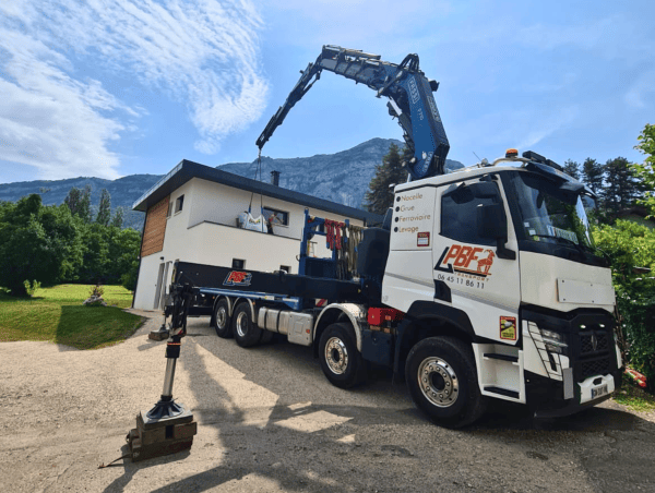 Camion bras de grue