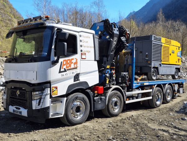 PBF transport camion bras de grue