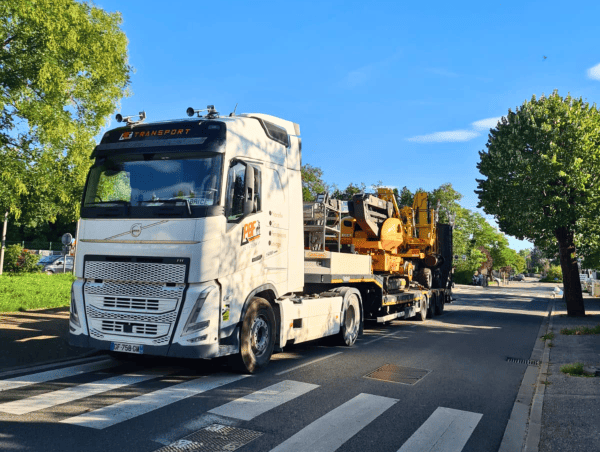 Porte engin plateau